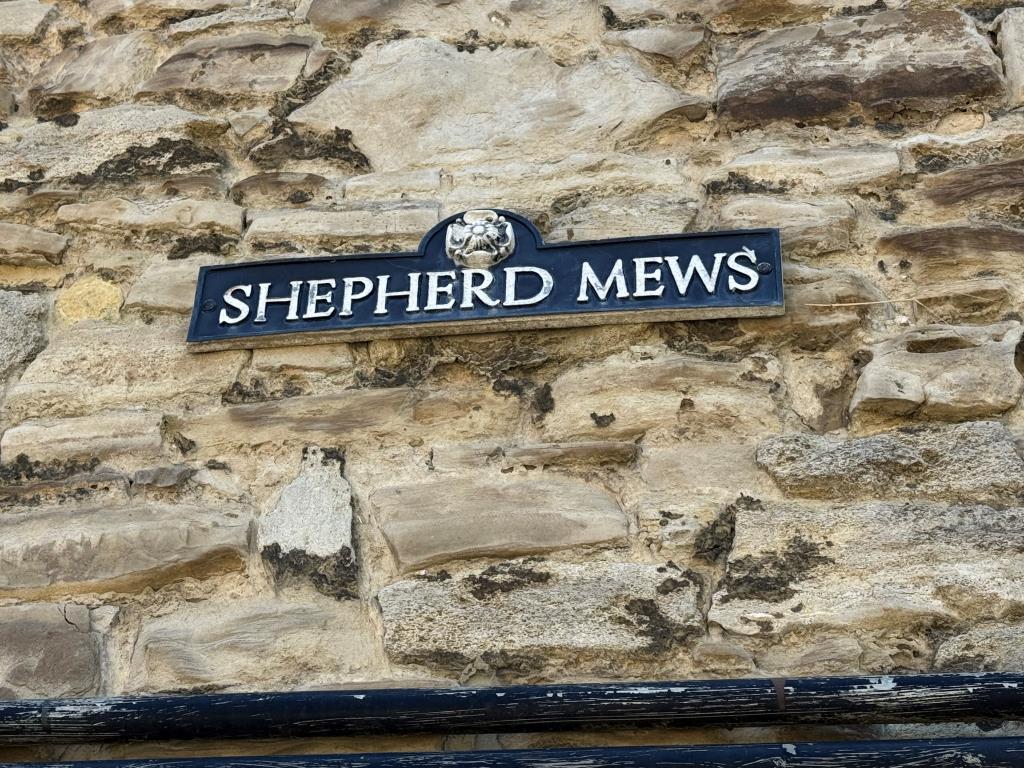 Lot: 184 - TWO-BEDROOM TOWN CENTRE MAISONETTE FOR INVESTMENT OR OWNER OCCUPATION - Shepherd Mews street sign